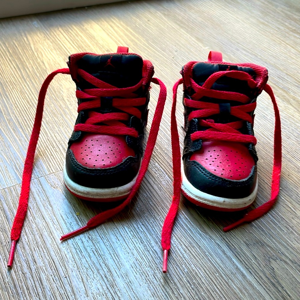 Gently used. Size 5C.